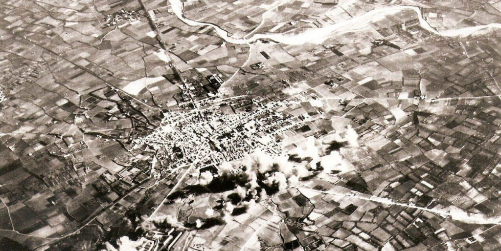 Cover image: Bombing of Figueras in February 1939. National Library of Spain