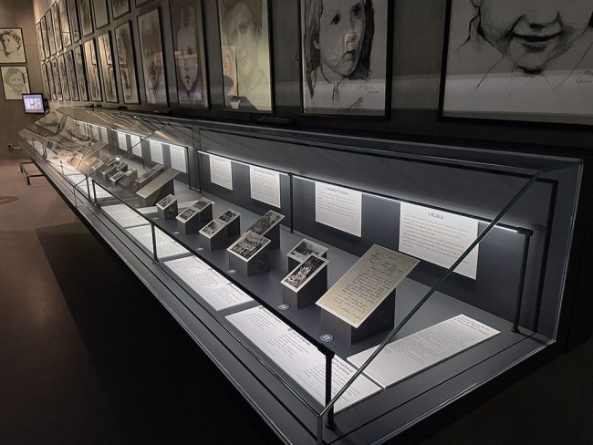 Vue d’ensemble de l’exposition temporaire / Overview of the temporary exhibition © Maison d’Izieu Vue d’ensemble de l’exposition temporaire / Overview of the temporary exhibition © Maison d’Izieu