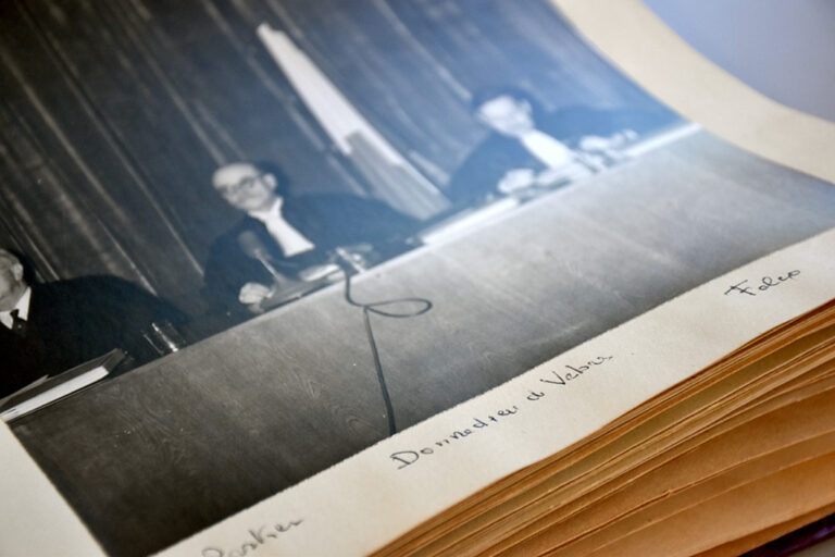 Archival documents about the Bourdon trial of which the pupils only hear about at the Maison d’Izieu © Maison d’Izieu